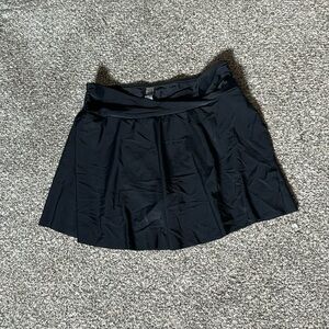 Crossover black swimskirt -L